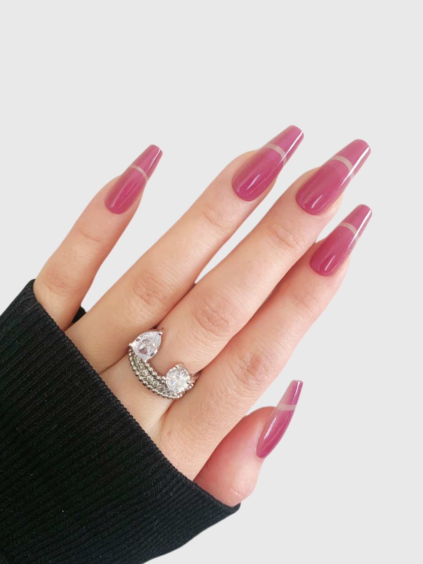 Berry Blush mauve pink press-on nails with glossy curved line design by Comfytip