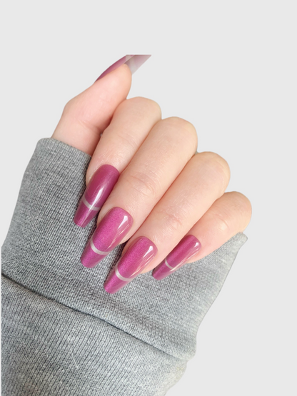 Berry Blush mauve pink press-on nails with glossy curved line design by Comfytip